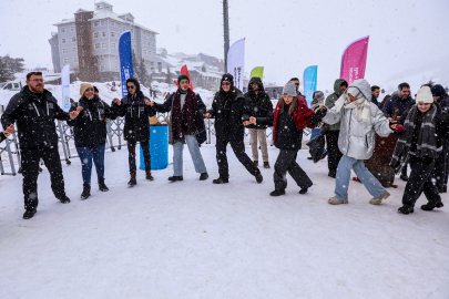 Bursa Büyükşehir’den gençlere kış keyfi: 300 öğrenci Uludağ’da eğlendi!