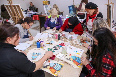 Bursa’da 14 Şubat’ta el emeği güzellik: Kursiyerlerden LÖSEV’e destek!