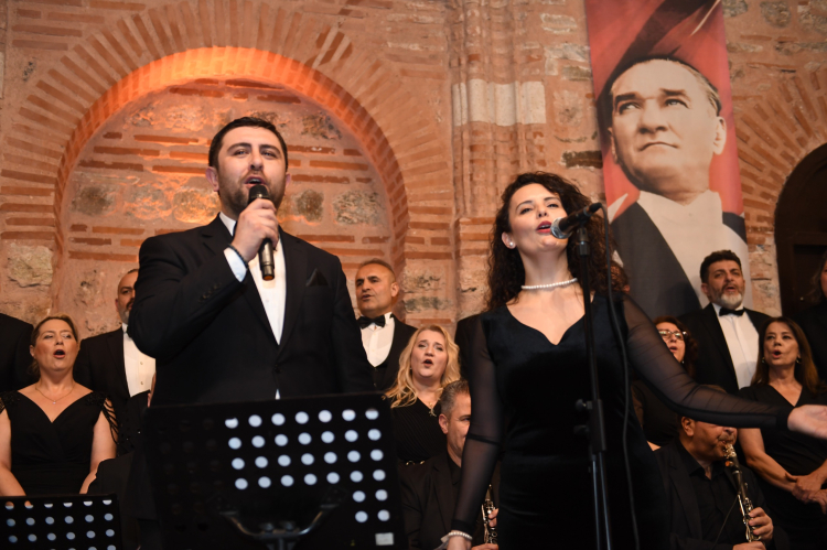 Bursa’da Sevgililer Günü’ne özel ‘Sevgi Notaları’ konseri”-Bursa Hayat-2