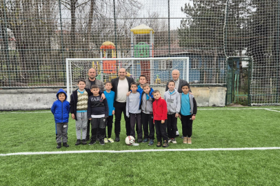 Büyükorhanlı gençlerin talebi yanıt buldu: Halı saha hizmete açıldı