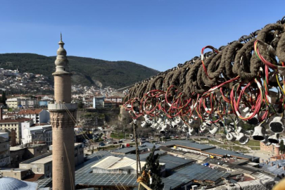 Ulu Cami’nin minareleri arasında anlamlı uyarı