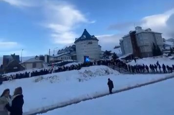 Uludağ’da dönüş yoğunluğu: Teleferikte kilometrelik kuyruk oluştu