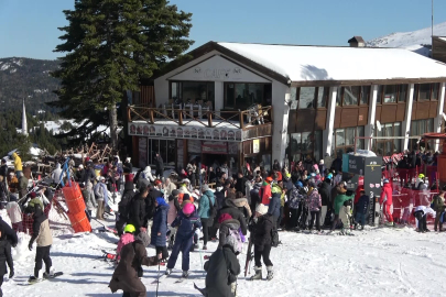 Uludağ’da güneşli hafta sonu: Kayak pistleri dolup taştı!