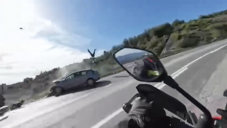 Bursa'da feci kaza! Ağır yaralanan sürücü kurtarılamadı -Bursa Hayat-2