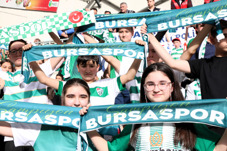 Bursaspor maçıyla küçük taraftarlar ilk kez tribünle buluştu - Bursa Hayat Gazetesi-3