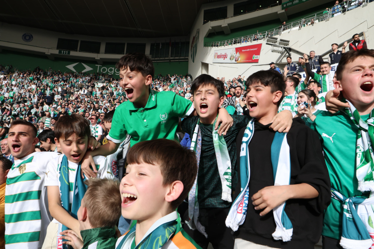 Bursaspor maçıyla küçük taraftarlar ilk kez tribünle buluştu - Bursa Hayat Gazetesi-4