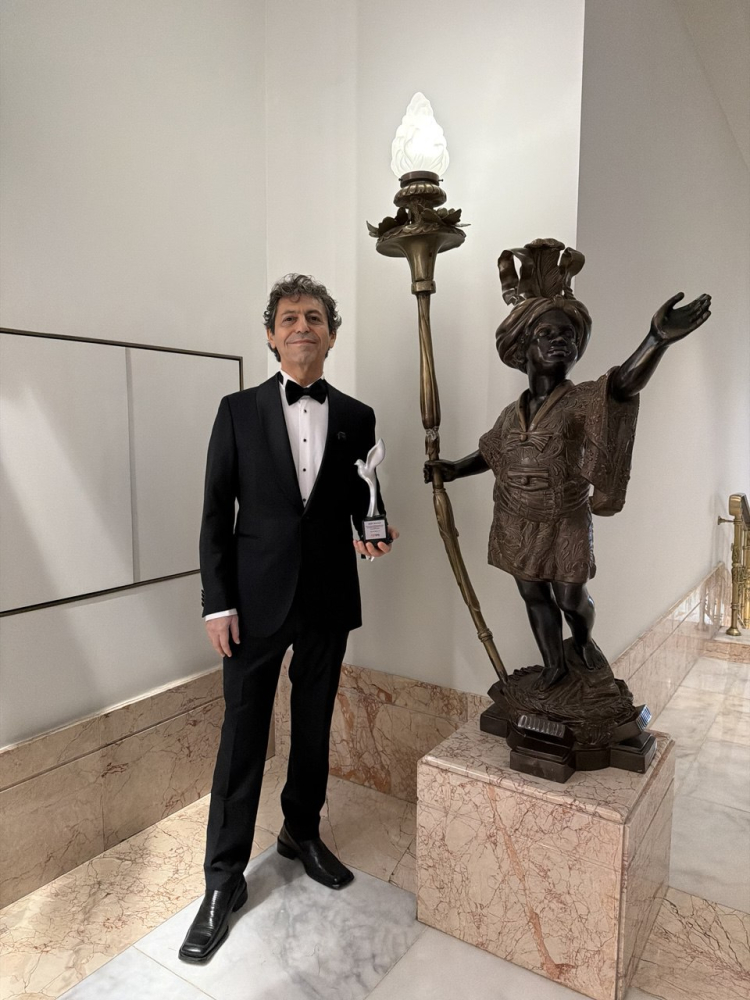 Dünya çapında barış aktivisti Akif Manaf’a yeni ödül -Bursa Hayat-2