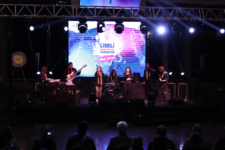 Liseli gençler Osmangazi'de buluştu: Final gecesinde unutulmaz anlar - Bursa Hayat Gazetesi-3