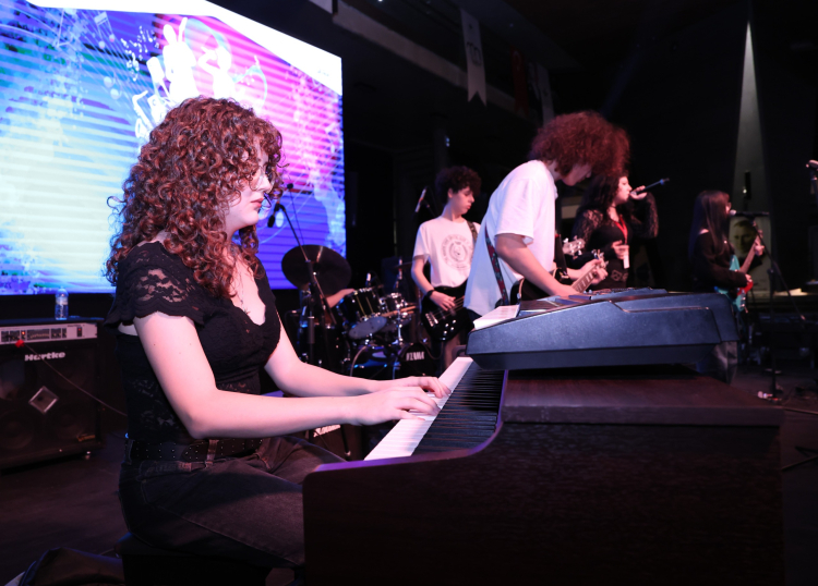 Liseli gençler Osmangazi'de buluştu: Final gecesinde unutulmaz anlar - Bursa Hayat Gazetesi-2