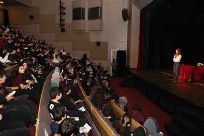 Melis Sena Yılmaz’dan çocuklarla keyifli söyleşi