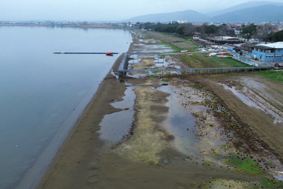 İznik Gölü alarm veriyor: Kıyı şeridi 200 metre çekildi