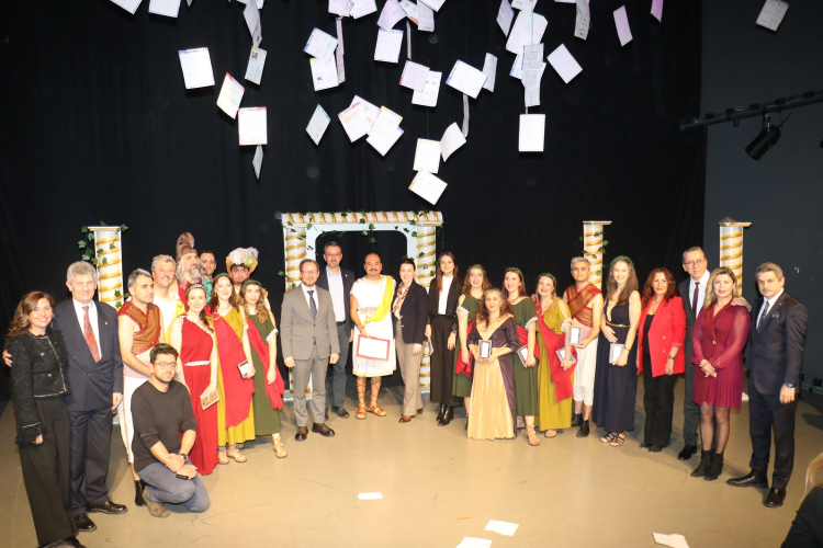 “Nerede Kalmıştık” oyunu geleceğin kadın mühendisleri için sahnelendi - Bursa Hayat Gazetesi-5