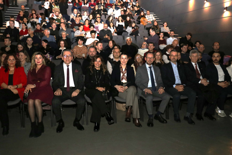 “Nerede Kalmıştık” oyunu geleceğin kadın mühendisleri için sahnelendi - Bursa Hayat Gazetesi-3