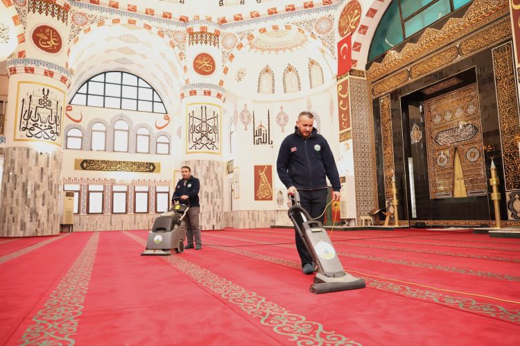 Osmangazi’de camiler gül kokulu temizlikle Ramazan’a hazırlanıyor - Bursa Hayat Gazetesi-3