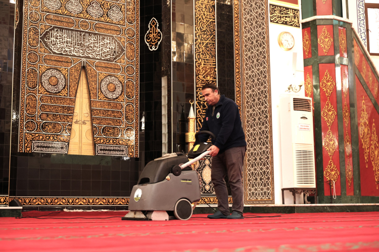 Osmangazi’de camiler gül kokulu temizlikle Ramazan’a hazırlanıyor - Bursa Hayat Gazetesi-4