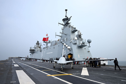 TCG Anadolu, NATO tatbikatında gövde gösterisi yaptı!