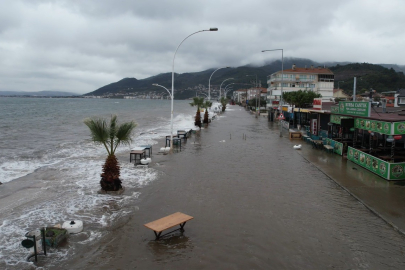Gemlik'te sahil şeridini su bastı!