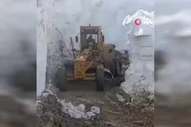 Tokat’ta karla mücadele! İş makineleri boyunu aştı