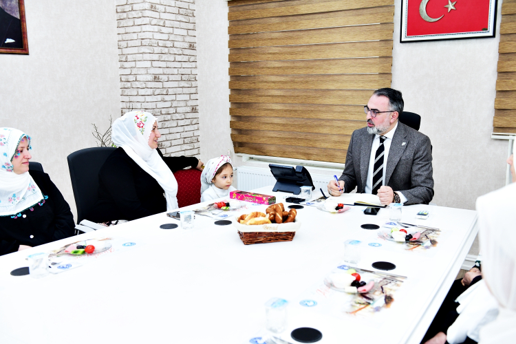 Kestel’de örnek kadın dayanışması: Başkan Ferhat Erol’dan anlamlı kabul - Bursa Hayat Gazetesi-4