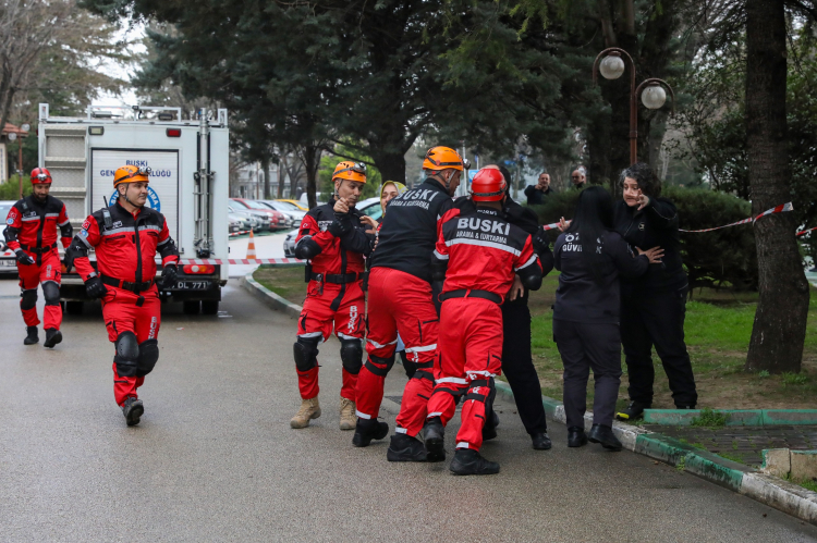 Bursa’da olası afetlere hazırlık! BUSKİ’de gerçekçi tatbikat deneyimi-Bursa Hayat-4