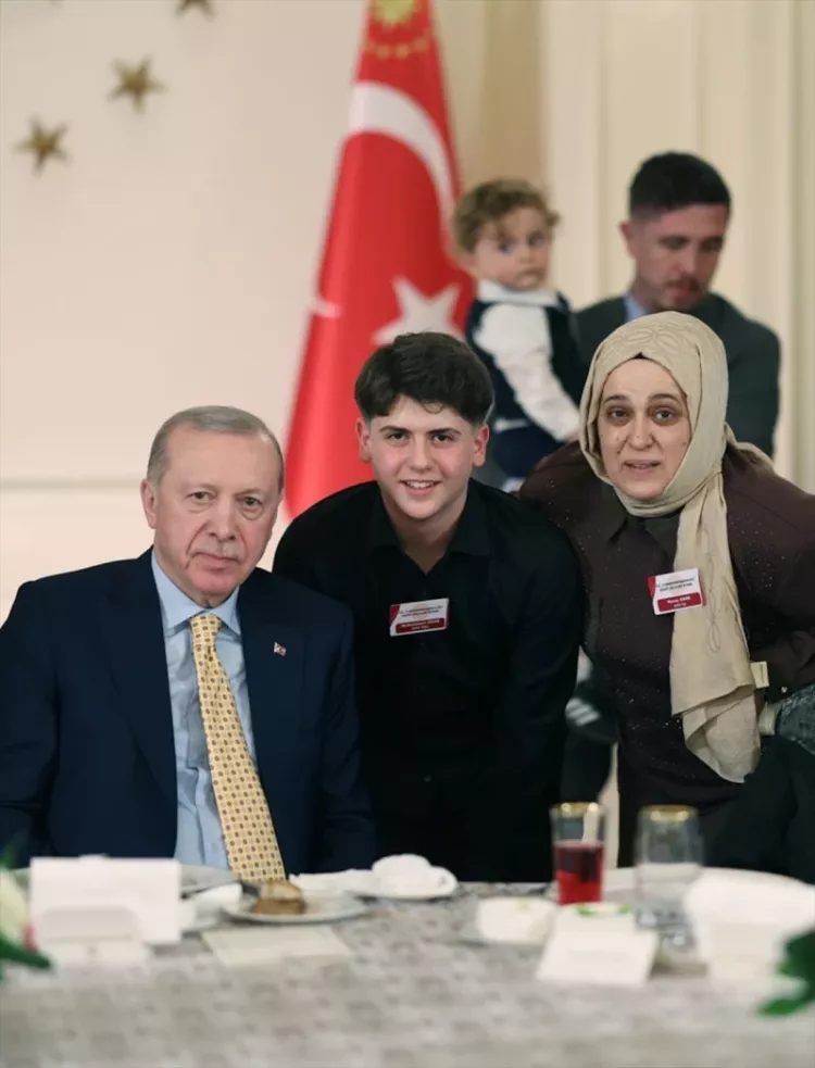 Cumhurbaşkanı Erdoğan, Ramazan’ın ilk iftarını şehit aileleriyle yaptı- Bursa Hayat-3