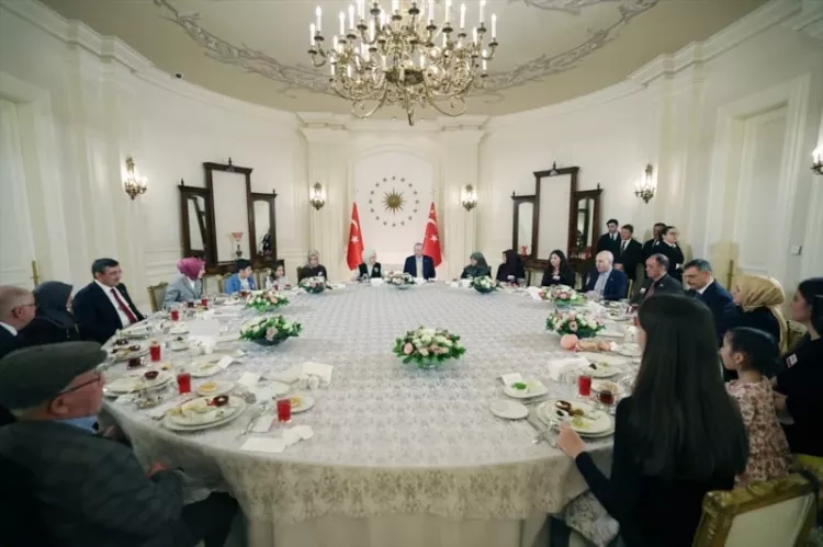 Cumhurbaşkanı Erdoğan, Ramazan’ın ilk iftarını şehit aileleriyle yaptı- Bursa Hayat-2