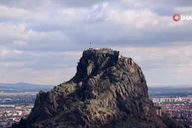 Karahisar Kalesi üzerinde doğanın muhteşem gösterisi