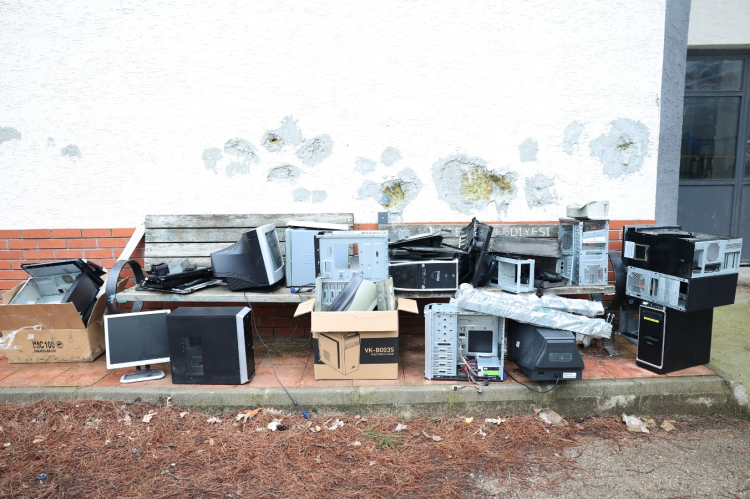 Nilüfer'de çevre dostu uygulama Elektronik atıklar güvenle toplanıyor - Bursa Hayat Gazetesi-3