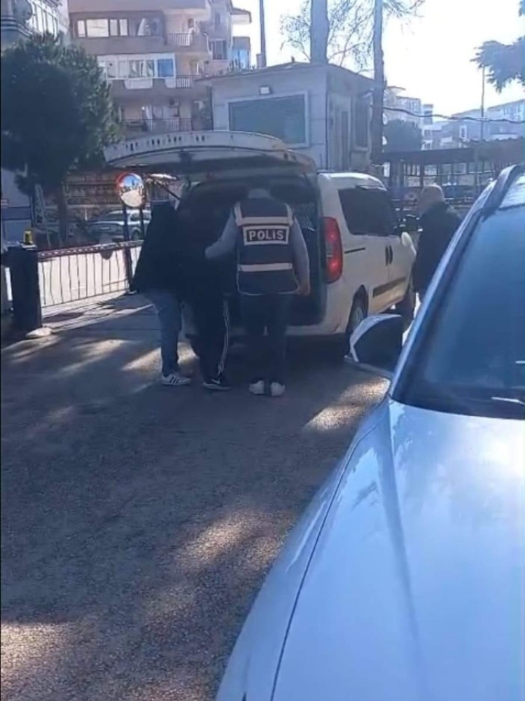 Bursa’da polis operasyonu: 5 hükümlü cezaevine gönderildi!-Bursa Hayat-2