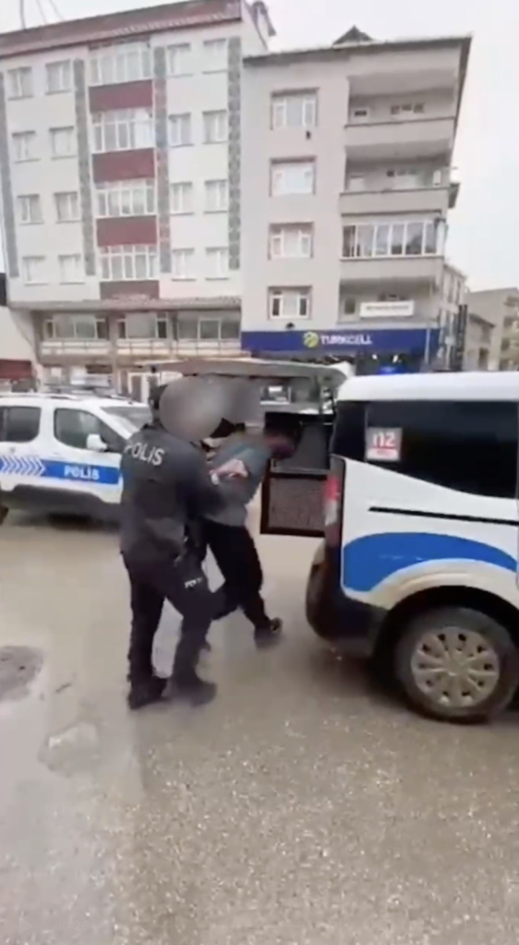 Bursa’da silah tacirine darbe: 1 şüpheli gözaltında!-Bursa Hayat-4