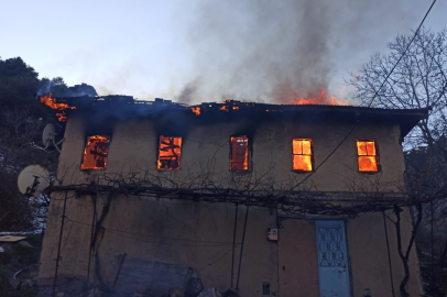 Bursa’da yangın faciası: Yaşlı kadın evde can verdi!