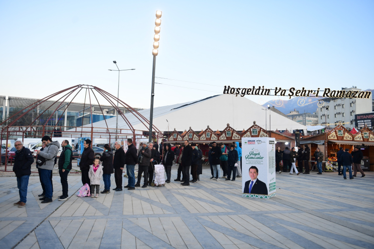 Osmangazi Belediyesi vatandaşları Ramazan sofrasında buluşturdu - Bursa Hayat Gazetesi-2