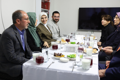 Bakan Göktaş, Şanlıurfa’da depremzede ailenin iftar sofrasına konuk oldu