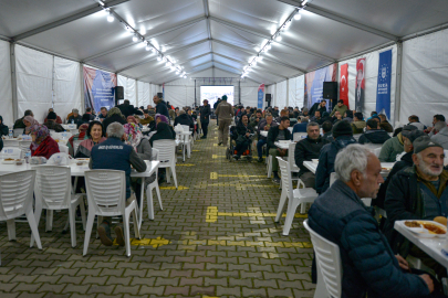 Bursa’da Ramazan seferberliği: 4 büyük noktada iftar sofrası kuruldu