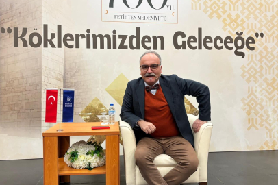 Emrah Safa Gürkan Bursa’da Osmanlı’nın kuruluş şifrelerini anlattı