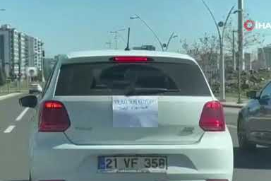 Diyarbakır trafiğinde olay olan yazı! "Sabır İmandandır"
