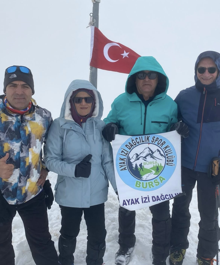 Uludağ zirvesinde zorlu mücadele: Bayrak zaferi yaşandı!-Bursa Hayat-3