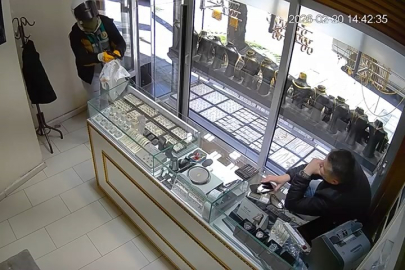 Bursa’da kuyumcuya soygun girişimi! Şüpheli yakalandı