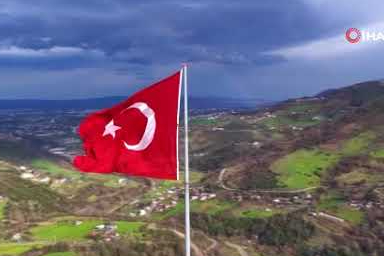 Gökkuşağı ve Türk bayrağı aynı karede buluştu