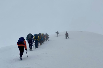 Uludağ zirvesinde zorlu mücadele: Bayrak zaferi yaşandı!