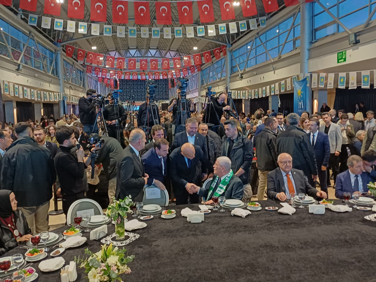 İYİ Parti Bursa’da iftar programı düzenledi: Dervişoğlu’nu ağırladı-Bursa Hayat-6