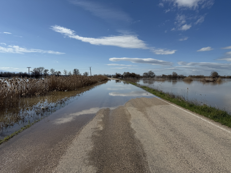 Karacabey’de Çapraz Çayı taştı: Harmanlı yolu ile köprüsü ulaşıma kapandı!-Bursa Hayat-2