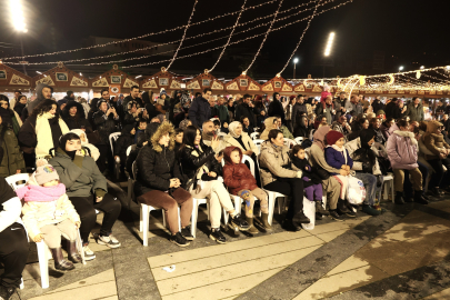 Hacivat ile Karagöz Osmangazi Meydanı’nda kahkahaya boğdu