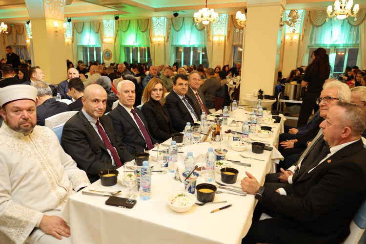 Bursa Büyükşehir Belediyesi, Filibe’de Ramazan sofrası kurdu!-Bursa Hayat-4