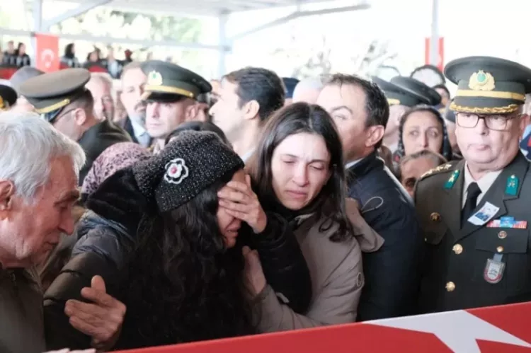 F-16 şehidi Binbaşı İbrahim Bolat’a ailesinden hüzünlü veda!-Bursa Hayat-3