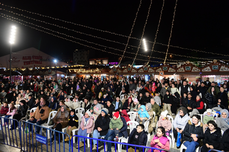 Osmangazi Meydanı’nda çocuklar Karagöz ve kukla şovuyla eğlendi - Bursa Hayat Gazetesi-2