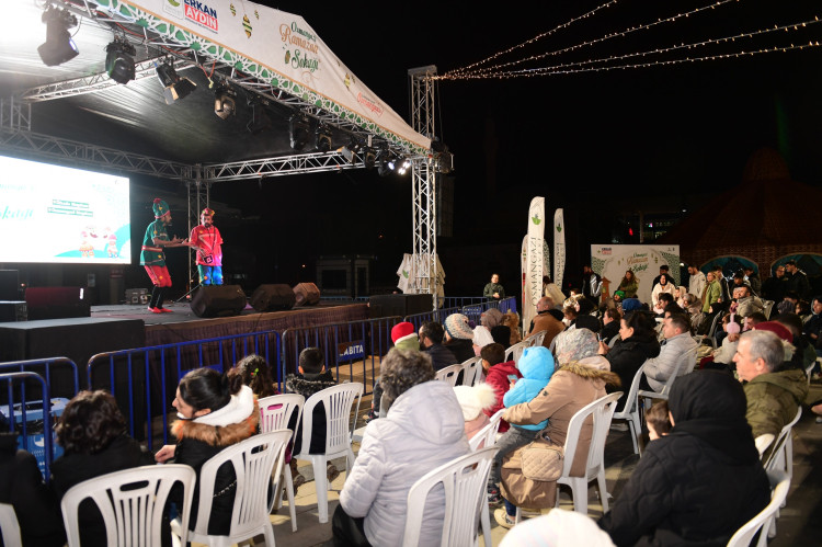 Osmangazi Meydanı’nda çocuklar Karagöz ve kukla şovuyla eğlendi - Bursa Hayat Gazetesi-3