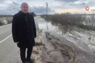 Sular yükseldi, yol kayboldu! Meriç’te taşkın