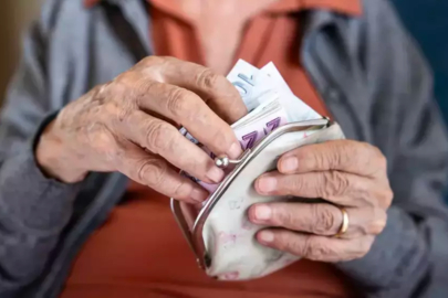 Milyonlarca emekli bekliyor: Bayram ikramiyesi ne kadar olacak?