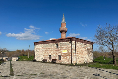 Uluabat Gölü'nde yükselen su seviyesi 652 yıllık camiye kadar dayandı